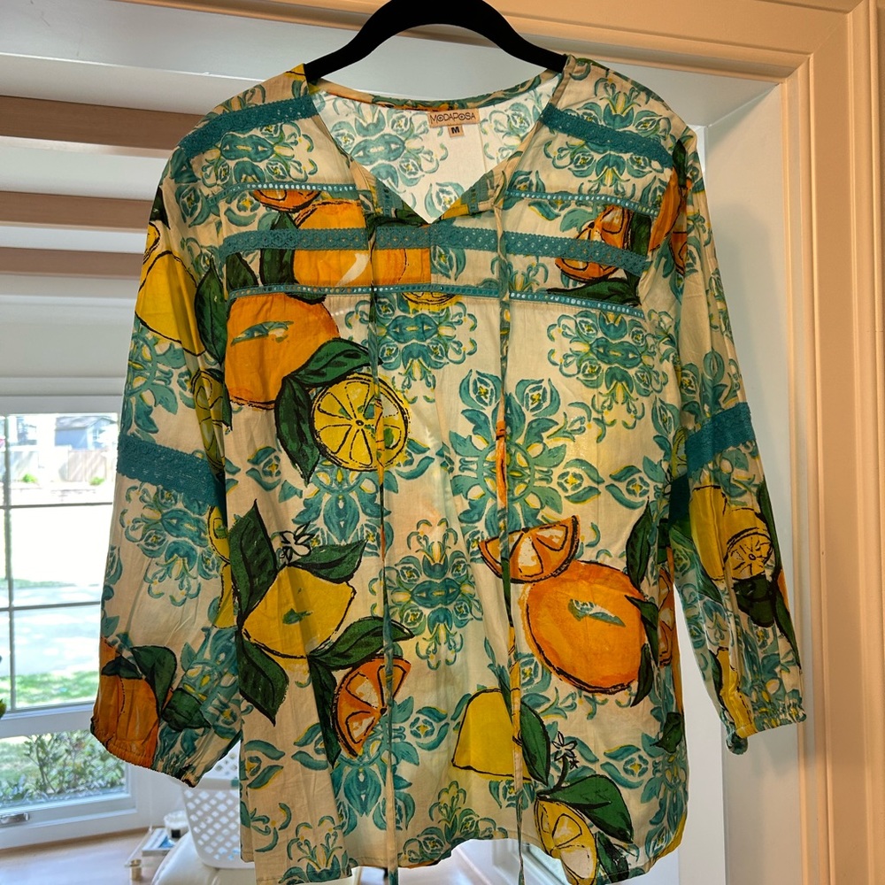 Moda Posa Leola Puff Sleeve Tassel Fruit Blouse with Lace Trim (Medium)